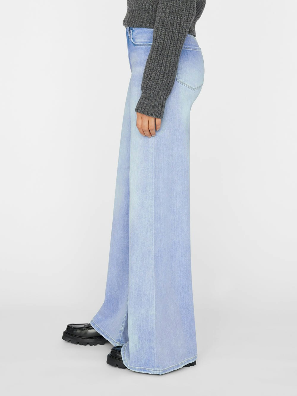 jeans side view alt:fit1